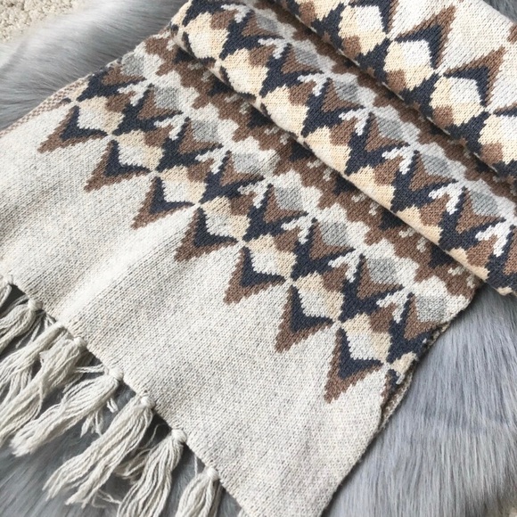 NWOT J. Crew chunky knit reversible scarf - Picture 3 of 6